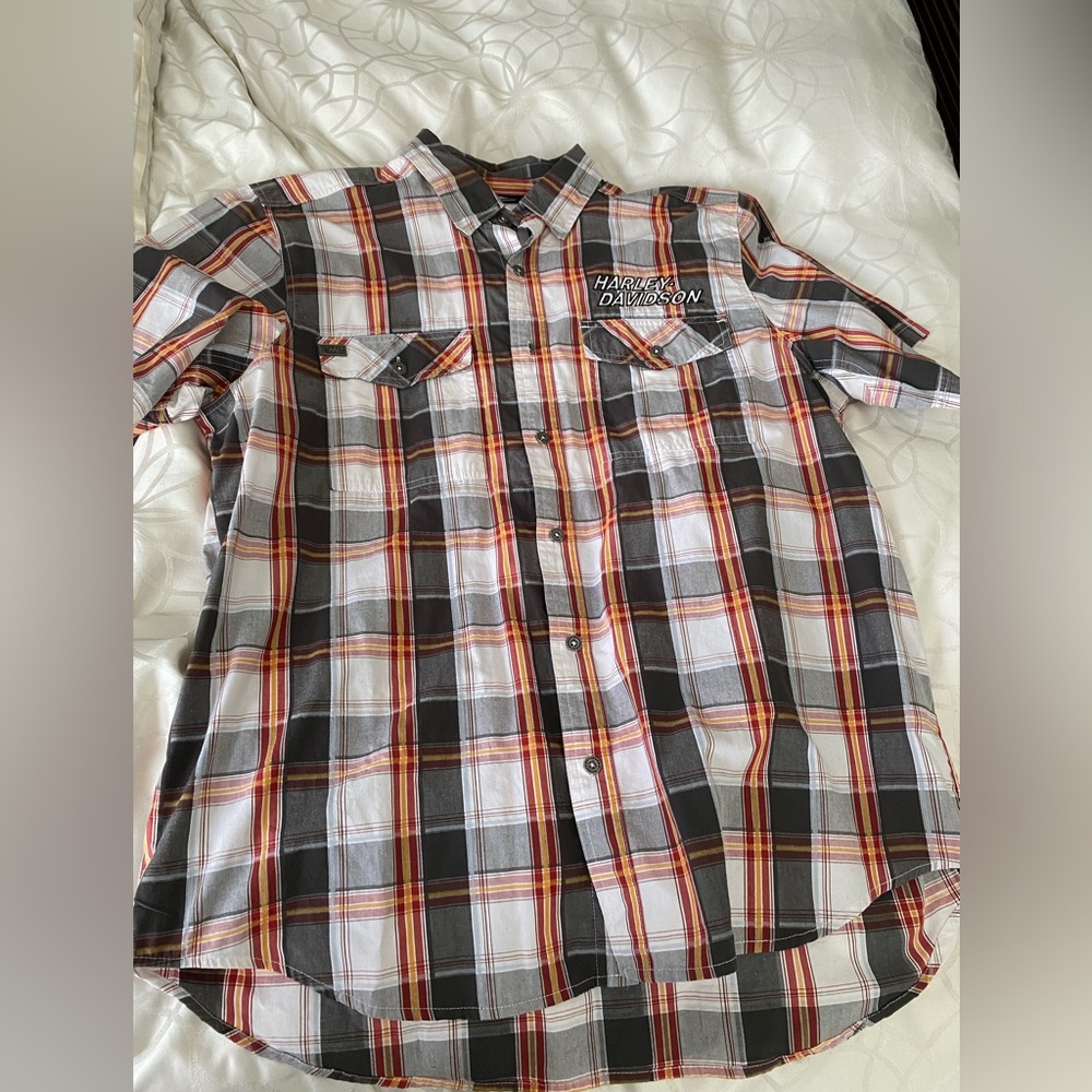 Original Harley Davidson button down short sleeve performance shirt in XL.